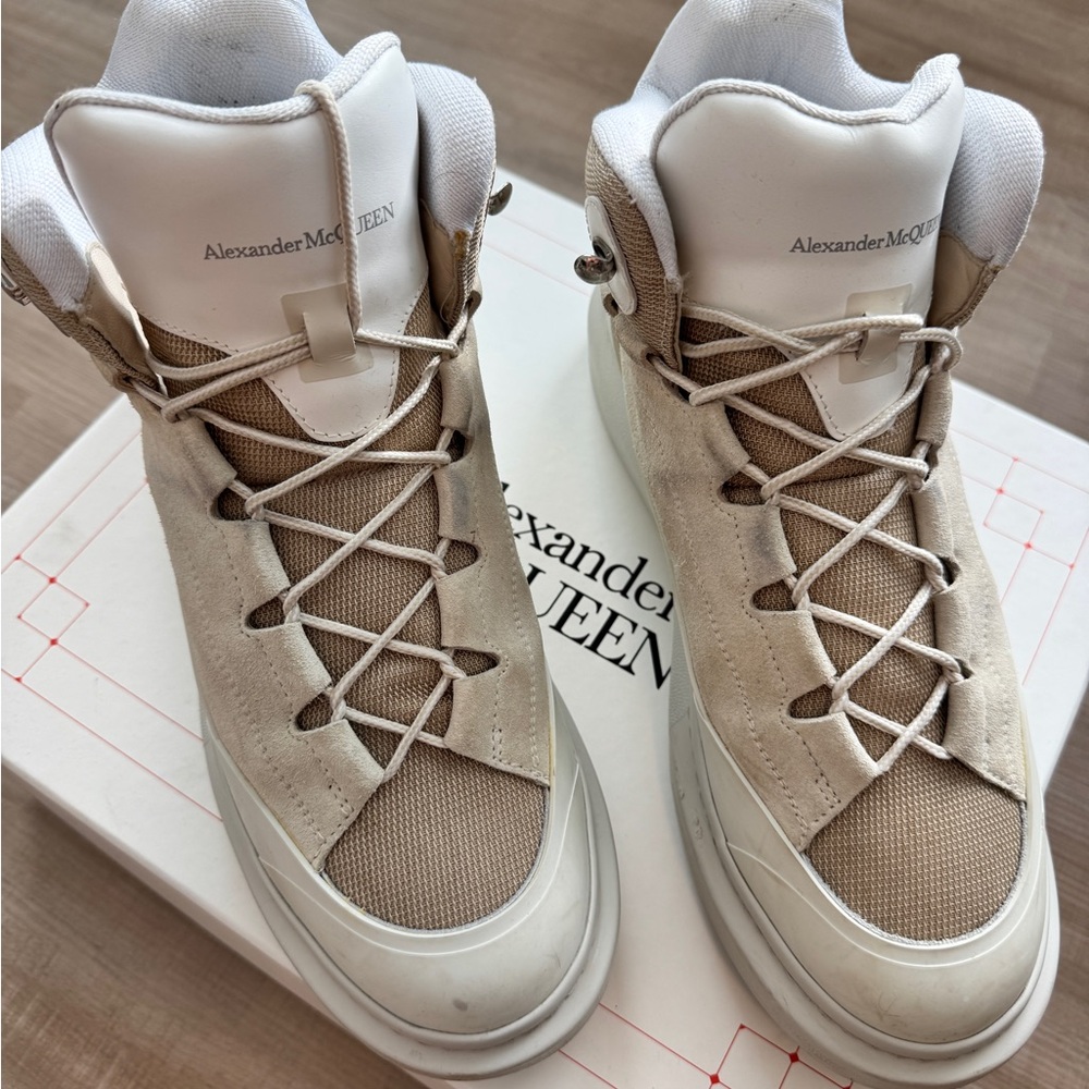 Alexander McQueen Men's Cream and White Sneakers - Picture 2 of 6